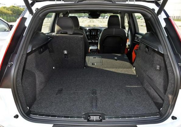 沃尔沃v40后备箱尺寸,xc40沃尔沃后备箱空间