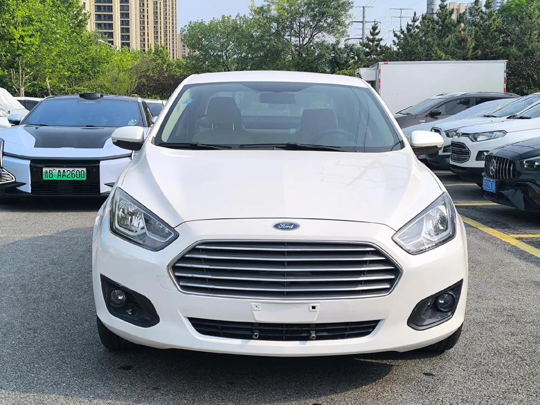 16款福特福睿斯二手值多少钱／16年福特福睿斯二手多少钱