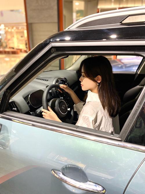 开宝马mini的女孩都是什么人 开mini的女孩什么气质