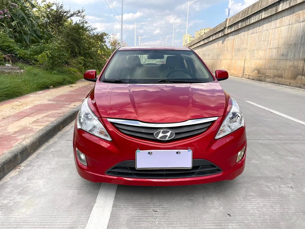 现代瑞纳12年手动挡／现代瑞纳12年手动挡二手车多少钱