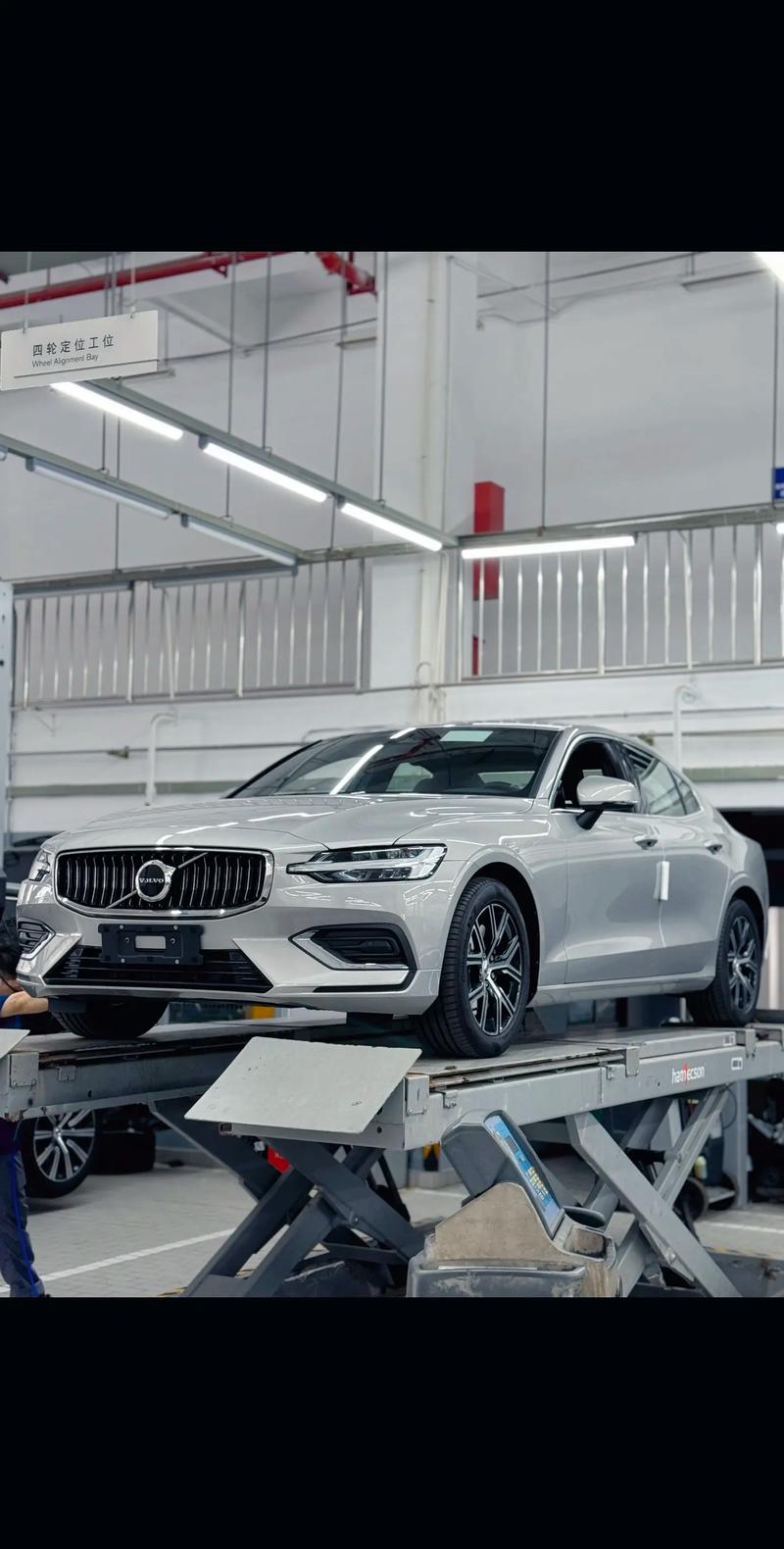 沃尔沃s70价格及图片(沃尔沃s70价格2021款)