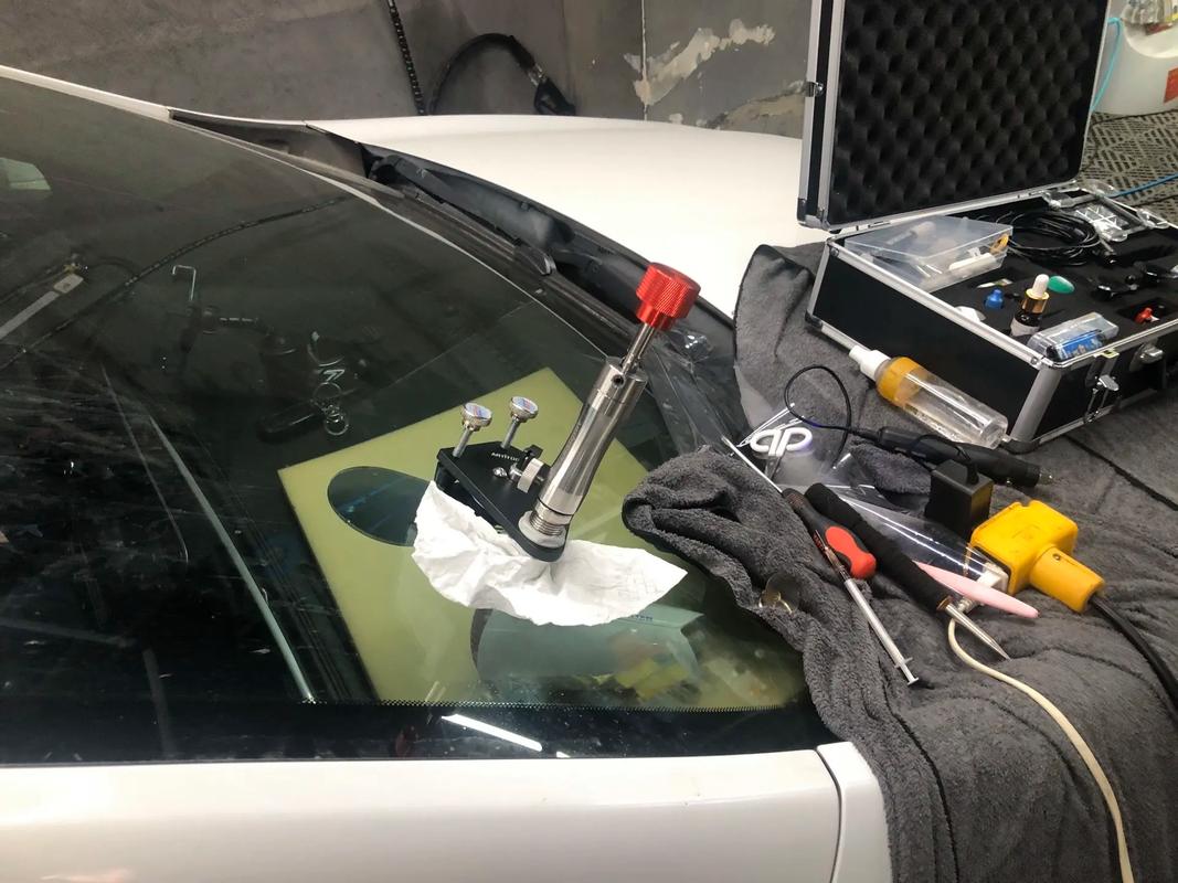 汽车玻璃修复原理 汽车玻璃修复视频教程