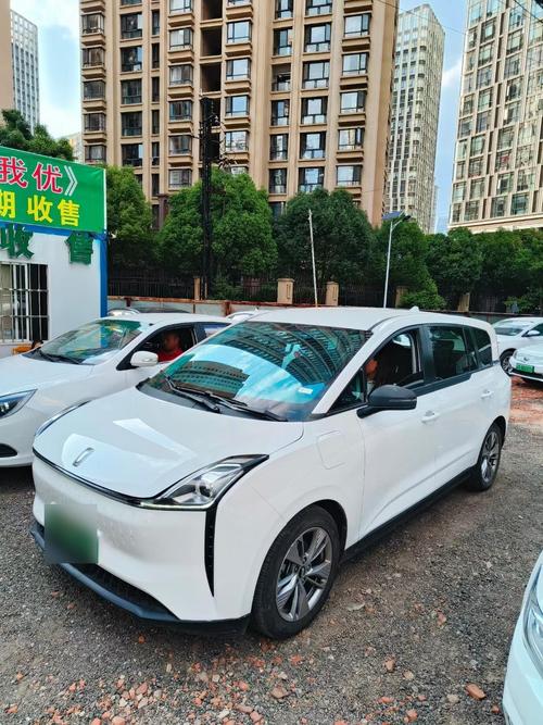 一汽奔腾mpv/一汽奔腾mpv车型698万报价及图片